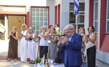 Στον Αγιασμό του 8ου Δημοτικού Σχολείου, ο Δήμαρχος Αμαρουσίου Θεόδωρος Αμπατζόγλου – Στον Αγιασμό του 1ου Δημοτικού Σχολείου Αμαρουσίου ο Κυβερνητικός Εκπρόσωπος Παύλος Μαρινάκης