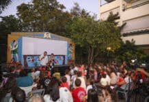Μικροί και μεγάλοι απόλαυσαν τον Καραγκιόζη στην πρεμιέρα του 26ου Φεστιβάλ Θεάτρου Σκιών «Σπαθάρεια 2025»