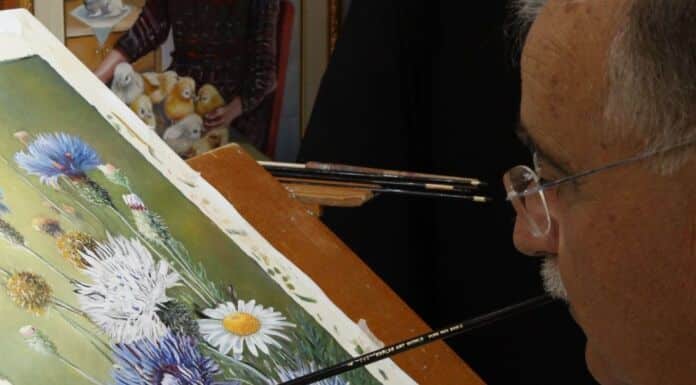 Η ΚΕΔΕ τίμησε τον ζωγράφο Τριαντάφυλλο Ηλιάδη στη ΔΕΘ – Μια εκδήλωση που άγγιξε καρδιές και ανέδειξε το κοινωνικό πρόσωπο της Αυτοδιοίκησης