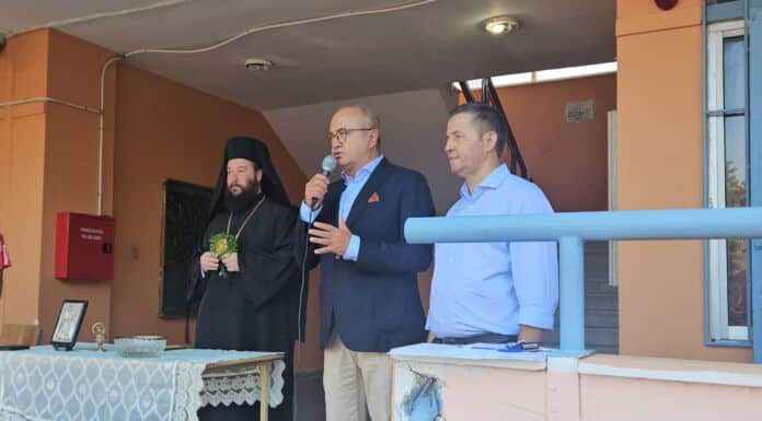 Δίπλα στους μαθητές και τις μαθήτριες στο πρώτο κουδούνι ο δήμαρχος Ηρακλείου Αττικής