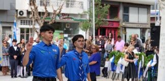 Η μαθητική κοινότητα και φορείς της πόλης του Αμαρουσίου απότισαν το δικό τους φόρο τιμής στους ήρωες του “Έπους του ’40” που θυσιάστηκαν για την ελευθερία