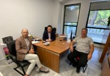 Συνάντηση εργασίας με τους αντιδημάρχους του όμορου Δήμου Μεταμόρφωσης στο γραφείο του Αντιδημάρχου Οικονομικών & Διοικητικών υπηρεσιών του δήμου Λυκόβρυσης – Πεύκης κου Βογιατζόγλου