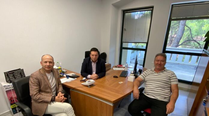 Συνάντηση εργασίας με τους αντιδημάρχους του όμορου Δήμου Μεταμόρφωσης στο γραφείο του Αντιδημάρχου Οικονομικών & Διοικητικών υπηρεσιών του δήμου Λυκόβρυσης – Πεύκης κου Βογιατζόγλου