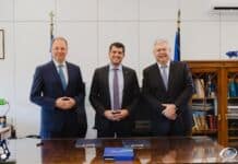 Δωρεά Πυροσβεστικών Οχημάτων από τη HELLENiQ ENERGY στον Σ.Π.Α.Π.