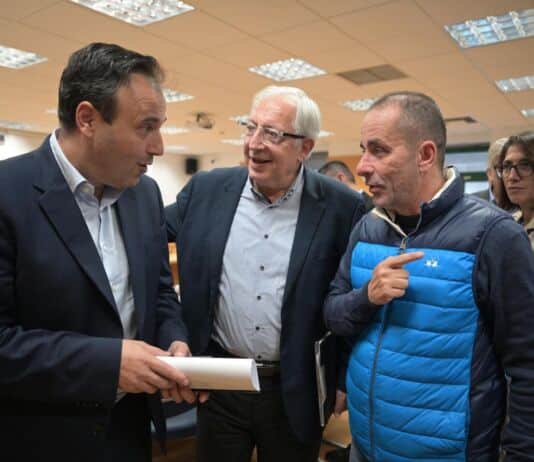 Με τη συμμετοχή του Δημάρχου Αμαρουσίου και μέλους ΔΣ της ΚΕΔΕ Θεόδωρου Αμπατζόγλου η συνάντηση εργασίας της ΠΕΔΑ με τον Υπουργό Ψηφιακής Διακυβέρνησης Δημήτρη Παπαστεργίου