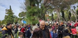 Το έθιμο του στολισμού των ελάτων του Κτήματος Φιξ στον Δήμο Ηρακλείου Αττικής