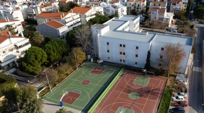 Aνακατασκευάστηκαν δύο ανοιχτά γήπεδα σε 2ο Γυμνάσιο και 2ο Λύκειο Βριλησσίων Aνακατασκευάστηκαν δύο ανοιχτά γήπεδα σε 2ο Γυμνάσιο και 2ο Λύκειο Βριλησσίων