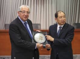 Ο Δήμαρχος Αμαρουσίου Θεόδωρος Αμπατζόγλου υποδέχτηκε την κινεζική αντιπροσωπεία της εκπαιδευτικής και πανεπιστημιακής κοινότητας της πόλης Γουχάν της Λαϊκής Δημοκρατίας της Κίνας