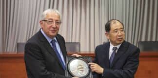 Ο Δήμαρχος Αμαρουσίου Θεόδωρος Αμπατζόγλου υποδέχτηκε την κινεζική αντιπροσωπεία της εκπαιδευτικής και πανεπιστημιακής κοινότητας της πόλης Γουχάν της Λαϊκής Δημοκρατίας της Κίνας