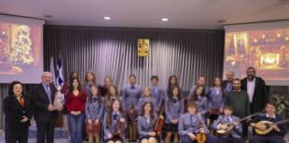 Με εορταστικές μελωδίες και κάλαντα ευχήθηκαν ”Καλά Χριστούγεννα” στο Δήμαρχο Αμαρουσίου Θ. Αμπατζόγλου τα παιδιά της Ελληνογαλλικής Σχολής «Ουρσουλίνες» και των εκπαιδευτηρίων «Η Ελληνική Παιδεία»