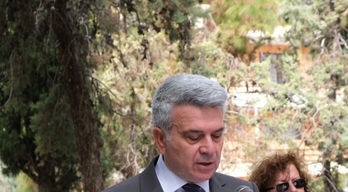 Επιστολές του Δημάρχου Ν. Ιωνίας Π. Μανούρη σε Υπουργό Πολιτισμού και Πρόεδρο της Βουλής σε αναζήτηση αρχειακού υλικού για το Μπλόκο της Καλογρέζας