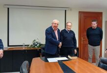 Ορκωμοσία του νέου Δημοτικού Συμβούλου Μιχάλη Παπαδόπουλου από τον Δήμαρχο Αμαρουσίου Θεόδωρο Αμπατζόγλου