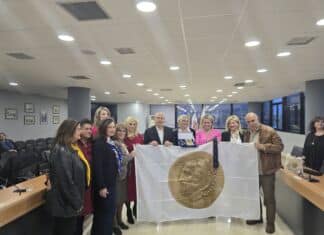 Με τον τίτλο του επίτιμου δημότη Ηρακλείου Αττικής τιμήθηκε ο πρώην δήμαρχος Muhldorf Günther Knoblauch