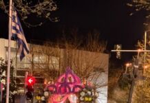 Πλήθος πιστών στην περιφορά και συνάντηση των Επιταφίων στην Κηφισιά