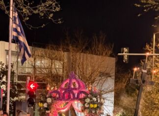 Πλήθος πιστών στην περιφορά και συνάντηση των Επιταφίων στην Κηφισιά