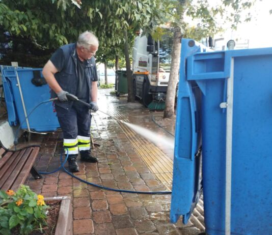 Εκτεταμένες εργασίες καθαρισμού και ευπρεπισμού στην Πλατεία Κασταλίας στο κέντρο του Αμαρουσίου