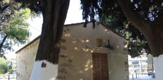 Η Αγιά Σωτήρα στο Μαρούσι, το ιστορικό ξωκκλήσι στην Πλατεία Αγίας Λαύρας