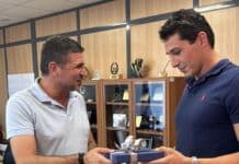 Ο «χρυσός» πολίστας Αριστείδης Χαλυβόπουλος στο δημαρχείο Αγίας Παρασκευής
