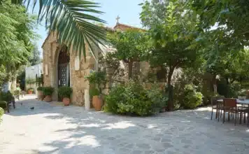 Mε κατάνυξη πλήθος πιστών γιόρτασαν την Παναγία τη Νερατζιώτισσα
