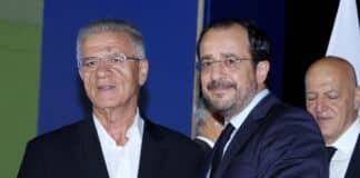 Ο ΠΡΟΕΔΡΟΣ ΤΗΣ ΚΥΠΡΟΥ ΝΙΚΟΣ ΧΡΙΣΤΟΔΟΥΛΙΔΗΣ ΒΡΑΒΕΥΣΕ ΤΟΝ ΓΙΑΝΝΗ ΘΕΟΔΩΡΑΚΟΠΟΥΛΟ